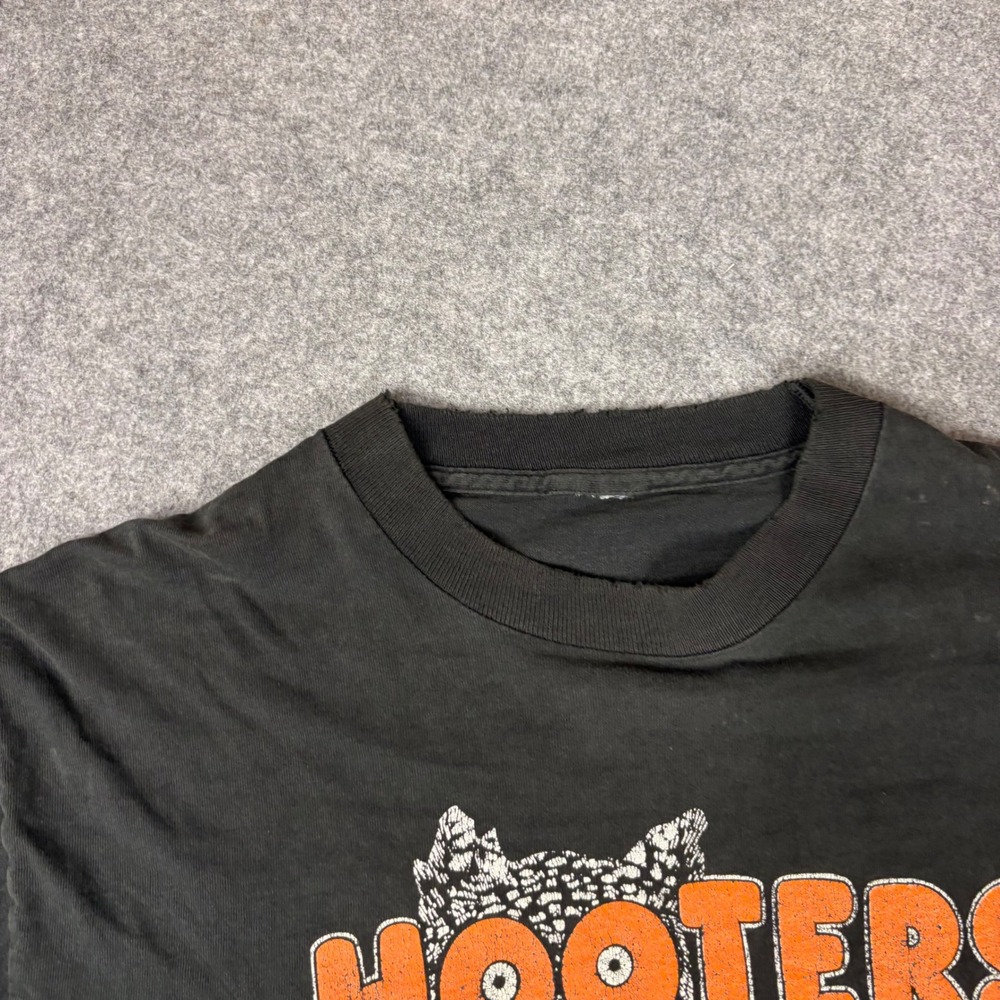 Vintage Hooters Long Sleeve Shirt Mall of America Bloomington Black Distressed - Picture 3 of 7